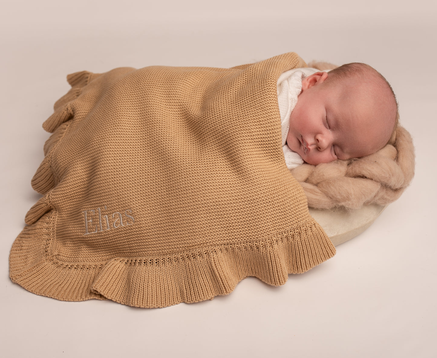 Timeless Ruffle Blanket | Caramel