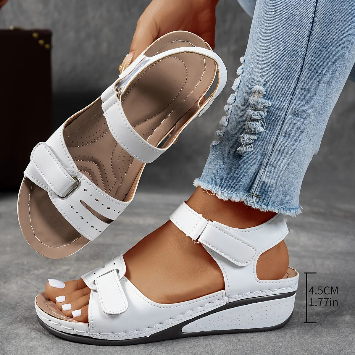 White wedge sandal with heel height marked at 4.5cm, highlighting the platform sole and cushioned footbed